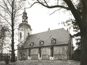 Bretnig-Hauswalde. Dorfkirche Hauswalde (1772 Umbau). Ansicht von Südosten