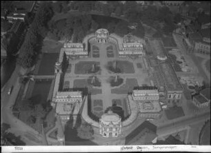 Dresden-Alstadt. Zwinger und Umgebung. Luftbild-Schrägaufnahme von Südost