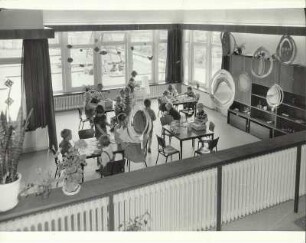 Hamburg. Neubaugebiet "Freie Stadt" / Lohbrügge. Spielraum Kindertagesheim, spielende Kinder