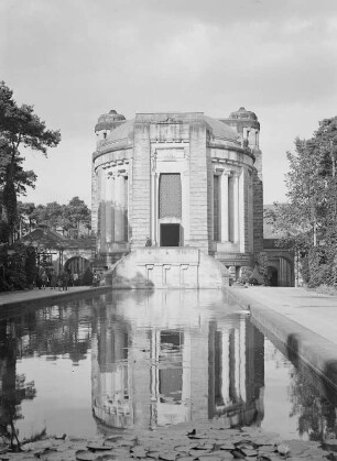 Dresden-Tolkewitz. Krematorium (1909/1911; F. Schumacher). Eingangsseite