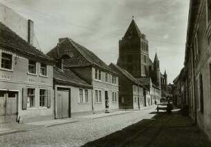 Arnswalde, Stadt : Arnswalde (Choszczno/Polen). Straße mit Marienkirche von Südwesten