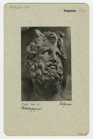 Pergamonaltar, Ostfries - Ausschnitt: Gegner der Hekate