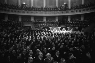 Bukarest: Publikum von der Bühne aus