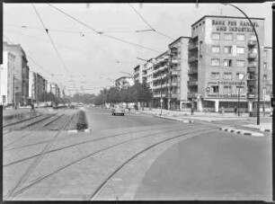 Blick entlang der Otto-Suhr-Allee