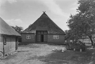 Althagen, Bauernhof : Althagen. Blick in einen Bauernhof von der Dorfstraße