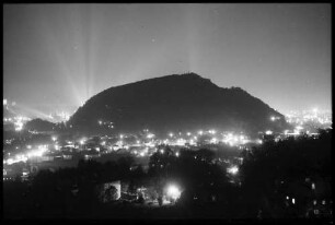 Salzburg: Blick auf die Stadt bei Nacht