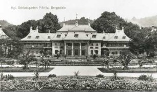 Dresden-Pillnitz, Schloss Pillnitz. Bergpalais (1723; M. D. Pöppelmann). Hoffront über den Lustgarten