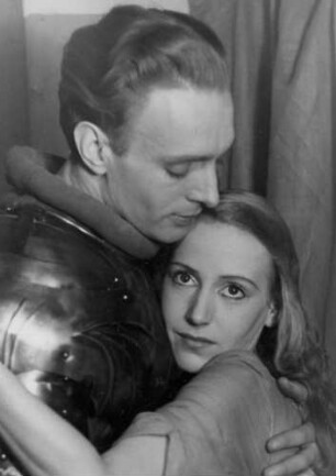 Hamburg. Deutsches Schauspielhaus. Die Schauspieler Evi Gotthardt und Erich Schellow im Theaterstück "Undine" 1947.