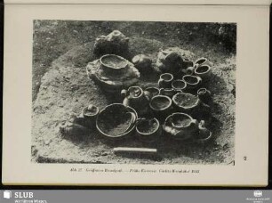 Abb. 27 Geöffnetes Brandgrab. - Frühe Eisenzeit Görlitz-Weinhübel 1953