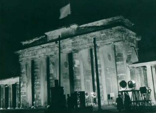 Nacht. Das beleuchtete Brandenburger Tor