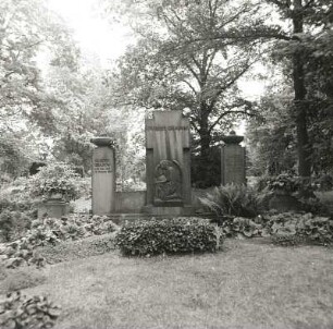 Cottbus-Schmellwitz. Nordfriedhof. Grabstätte der Familie Grabow (A. 20. Jh.)