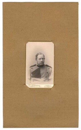 Portrait eines Mannes in Uniform