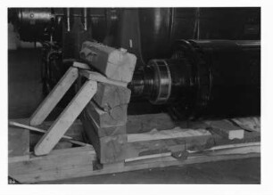 Industrie-Kraftwerk. Transport eines beschädigten Generators (Maschine 5) : Lauta (Niederlausitz). Industrie-Kraftwerk. Transport eines beschädigten Generators (Maschine 5)