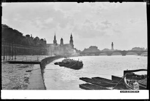 Dresden, Blick auf Terrassenufer und Augustusbrücke