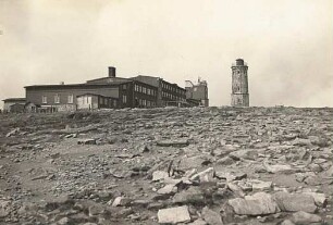 Harz. Brockenplan mit Unterkunftshaus und Aussichtsturm