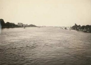 Kairo. Blick von der Nilbrücke stromabwärts (Nil im Steigen begriffen)