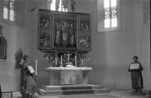 Chemnitz-Ebersdorf. Stiftskirche Ebersdorf. Blick in den Chor mit Flügelaltar und Pulthalterfiguren