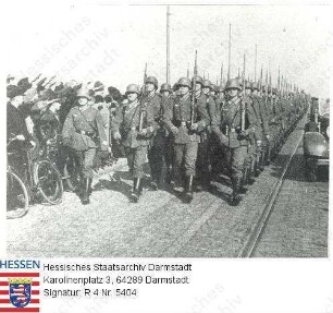 Mainz, 1936 März 7 / Deutsche Truppen auf der Rheinbrücke