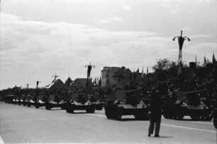 Bukarest: Vorbeimarsch Tanks