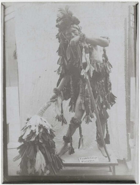 Exhibition mannequin decorated with objects from the Chamacoco ("Taudĕbikalje players")