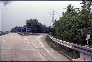 Einfahrt in Kreisel Südwest (Frankfurt Richtung Weinheim) von Nebenfahrbahn West (Frankfurt Richtung Heidelberg)
