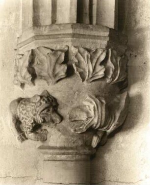 Tschechien, Nordböhmen. Doxan (Doksany bei Raudnitz an der Elbe). Prämonstratenserinnenkloster (1144 gegr.). Krypta. Vorhalle (älteste Teile um 1200). Kapitell mit Bestiarium