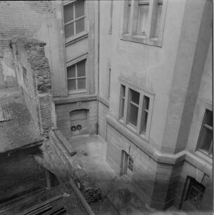 Dresden-Altstadt, Ständehaus, großer Innenhof mit Einbauten. Blick vom Nordflügel zur Ecke Süd- und Westflügel