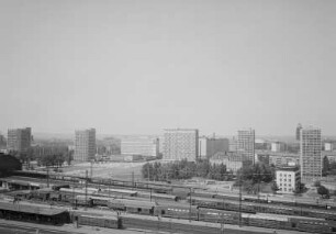 Dresden. Blick von der Verkehrshochschule über das Gelände des Hauptbahnhofes zum Leninplatz : Dresden Hauptbahnhof-Gelände