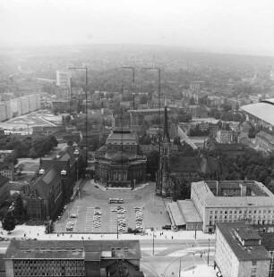 Theaterplatz und Opernhaus in Chemnitz : Blickrichtung Osten