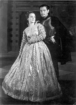 Antonia Dietrich und Gothart Portloff in "Katharina die Große" (Abzug auf Karton, handsigniert). Dresden: Schauspielhaus