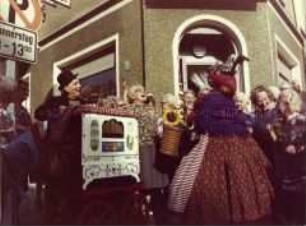 Geburtstagsfeier in einem Klub der Volkssolidarität