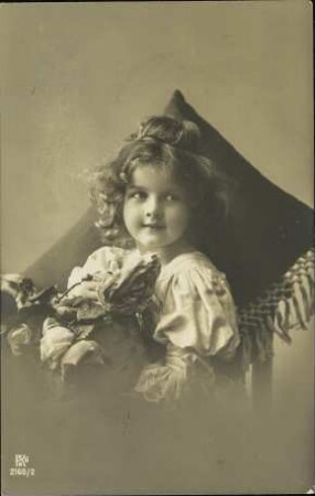 [Mädchen mit Blumen]