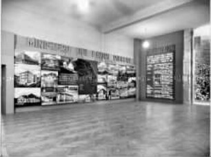 Ausstellung zu Leistungen der italienischen Regierung in Venedig