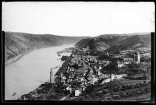 Oberwesel am Rhein. Blick auf die Stadt und das Rheintal