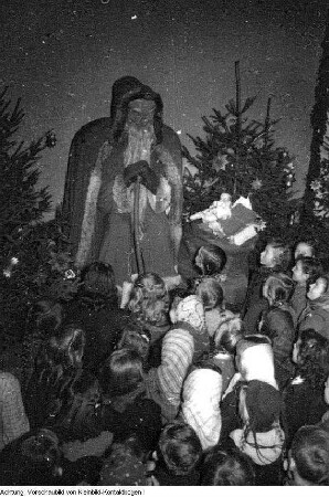 Dresden, Kurt-Fischer Platz (Olbrichtplatz), Nordhalle, Weihnachtsmesse, 1. Dezember 1950