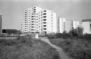 Gründung der "Mieterinitiative Oberreut-Feldlage" gegen die Mietpreiserhöhungen für Sozialwohnungen in Oberreut