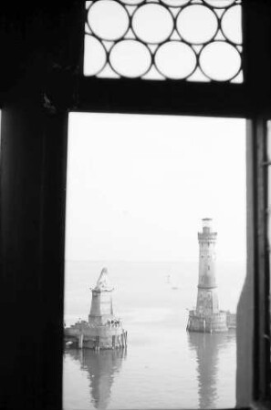Lindau: Ausblick aus Turmfenster auf Hafeneinfahrt