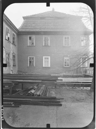 Arnstadt, Längwitzer Straße 18. Wohnhaus mit Laden. Hofansicht