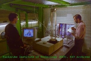Fourier-Transformations-Infrarotspektrometer (FT-IR-Spektrometer) zur In-Situ-Messung von Spurengasen im Forschungsgerät Aerosol Interaction and Dynamics in the Atmosphere (AIDA) am Institut für Meteorologie und Klimaforschung (IMK)