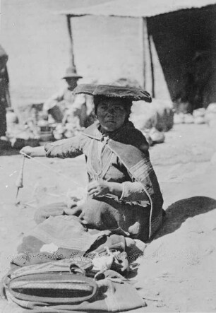 Frau mit Handspindel (Sammlung Richard Wegner 1869/1931 – Forschungsreise zum Sonnentor von Tiahuanaco 1927-1929)