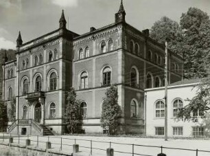 Tharandt. Hauptgebäude der Fachrichtung Forstwissenschaften an der TU Dresden (Fakultät Umweltwissenschaften), Pienner Straße 8. Außenansicht
