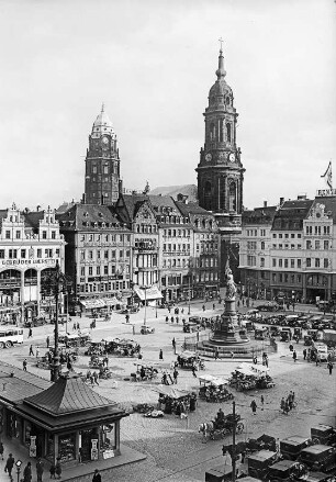 Dresden-Altstadt. Altmarkt mit Kreuzkirche und Rathausturm