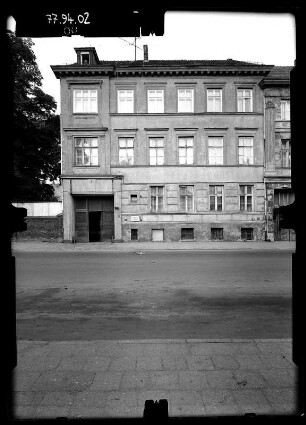 Greifswald, Bahnhofstraße. Wohnhaus. Straßenfront