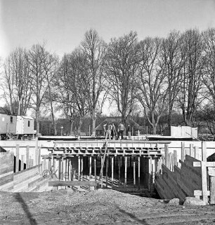 Konrad-Adenauer-Ring: Baustelle der Fußgängerunterführung im Bürgerpark: Blick nach Süden