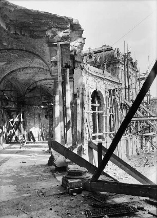 Dresden. Zwinger. Bogengalerie L. während der Wiederaufbauarbeiten