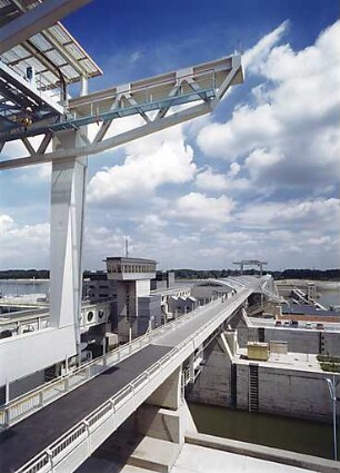 Hansjakob, Gottfried; Wien - Donau (AT); Donauinsel und Donaukraftwerk Freudenau - Donaukraftwerk Freudenau, Staustufe, Außenansicht