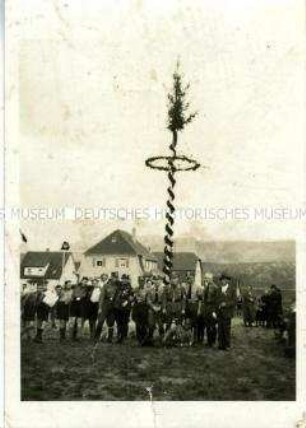 Maibaumaufstellen mit NS-Funktionären im Schwarzwald