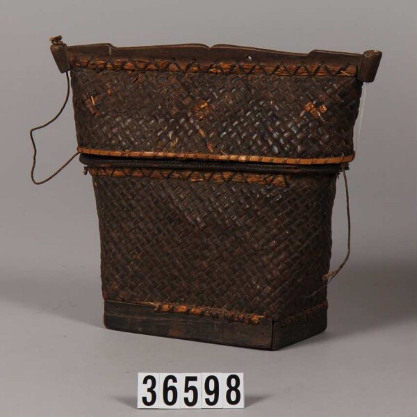 Basket for utensils for betel chewing with lid