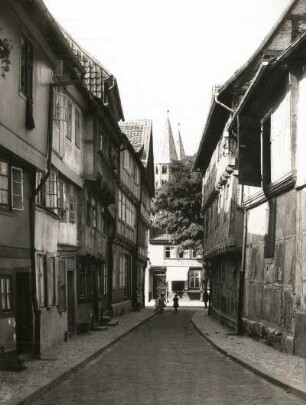 Halberstadt : Halberstadt. Kleine Blankenburger Straße. Im Hintergrund Türme der Liebfrauenkirche