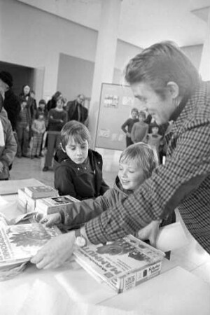 Museum am Friedrichsplatz/Landessammlungen für Naturkunde. Auszeichnung der Preisträger im Rahmen der letztjährigen Weihnachtsferien-Malaktion für Kinder